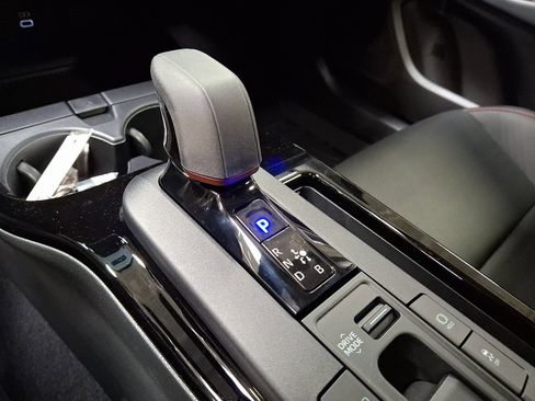 New 2026 Toyota Prius Plug-In Hybrid FWD image 11