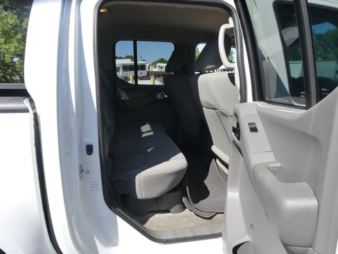 Used 2018 Nissan Frontier SV image 24