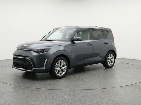 Used 2025 Kia Soul LX w/ LX Technology Package FWD image 3