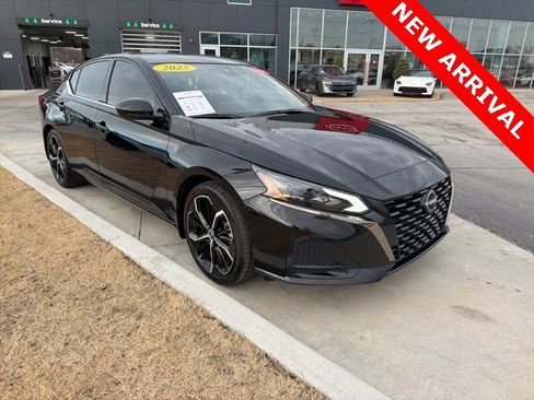 Certified 2025 Nissan Altima 2.5 SR w/ SR Premium Package image 3