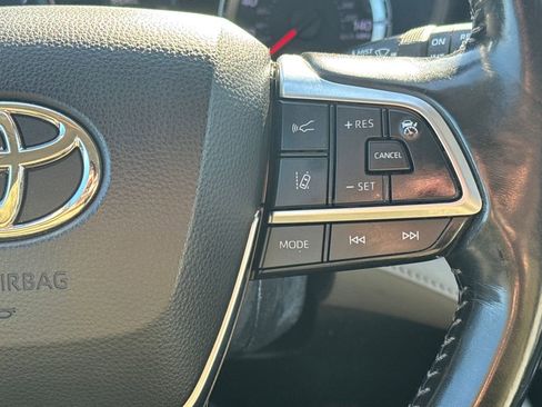 Used 2021 Toyota Highlander LE image 21