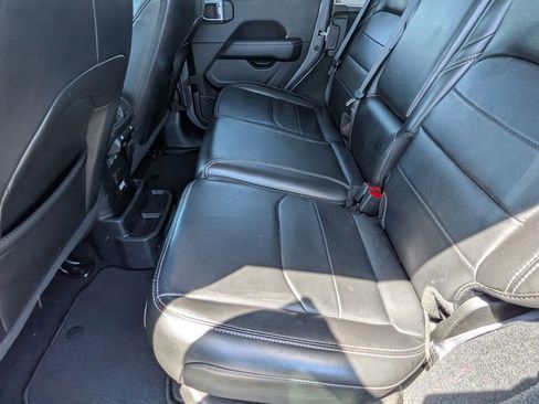 Used 2023 Jeep Wrangler Unlimited Sahara image 18