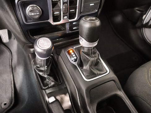 Used 2024 Jeep Wrangler Unlimited Sahara AWD/4WD image 8