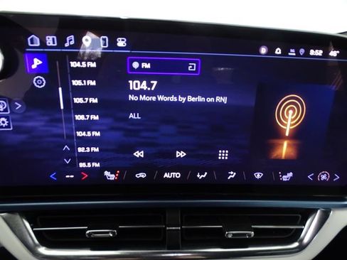 Used 2025 Chevrolet Equinox EV LT FWD image 13