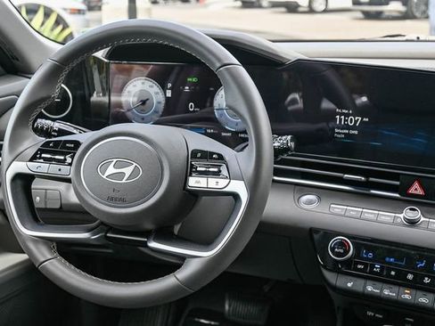 Certified 2025 Hyundai Elantra SEL image 20