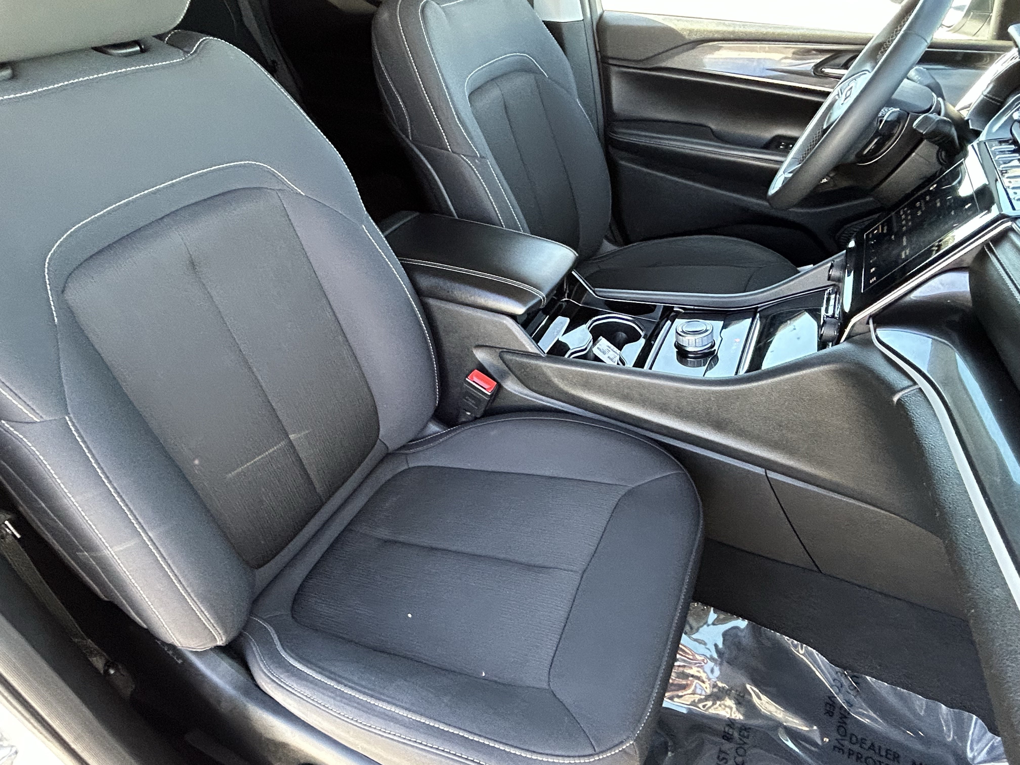 Used 2023 Jeep Grand Cherokee Laredo RWD image 11