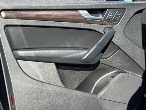 Used 2021 Audi Q5 2.0T Premium w/ Convenience Package image 14