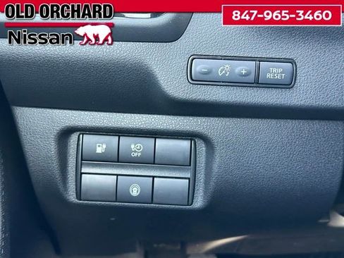 Used 2025 Nissan Leaf S image 17