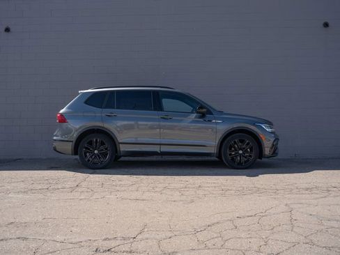 Used 2022 Volkswagen Tiguan SE R-Line image 8