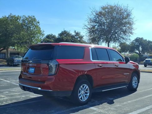 Used 2025 Chevrolet Suburban LT w/ Comfort Package RWD image 6