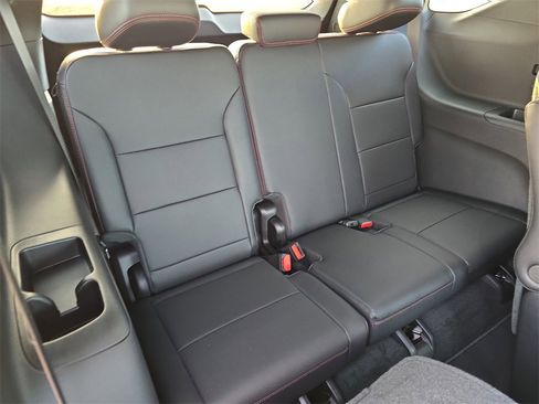 New 2026 Chevrolet Traverse RS image 12