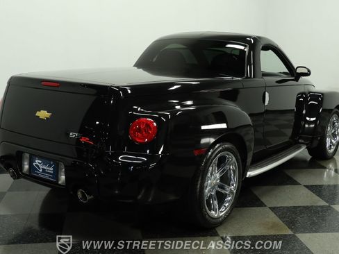 Used 2005 Chevrolet SSR w/ Preferred Equipment Group image 11
