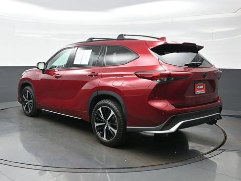 Used 2022 Toyota Highlander XSE AWD/4WD image 4