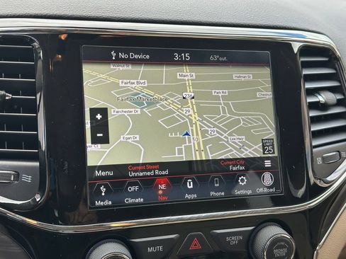 Used 2021 Jeep Grand Cherokee Limited AWD/4WD image 19