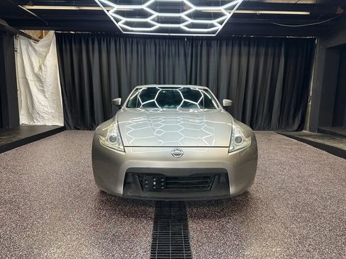 Used 2009 Nissan 370Z Touring w/ Sport Pkg image 2