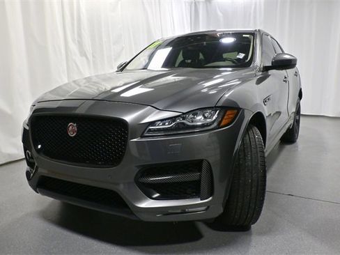 Used 2017 Jaguar F-PACE R-Sport image 8