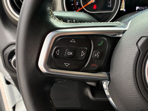 Used 2018 Jeep Wrangler Unlimited Sahara AWD/4WD image 16