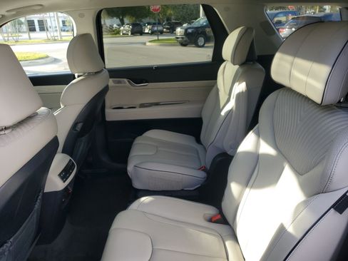 Used 2024 Hyundai Palisade Calligraphy image 11