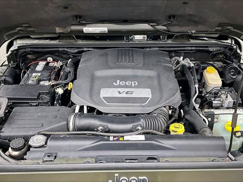 Used 2015 Jeep Wrangler Unlimited Sahara w/ Dual Top Group AWD/4WD image 29