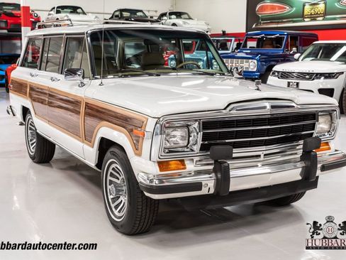 Used 1991 Jeep Grand Wagoneer 4dr Wagon 4WD image 10