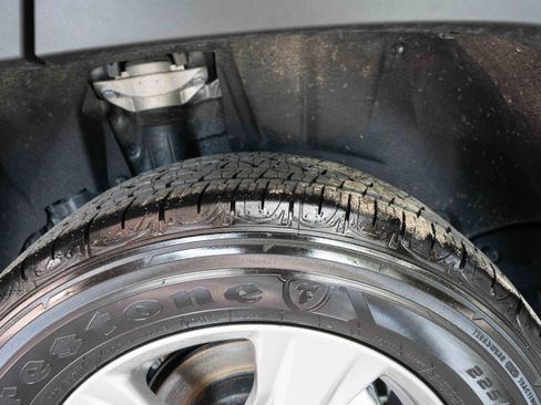 Used 2025 Toyota RAV4 XLE w/ Convenience Package image 31