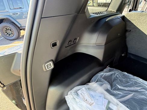 New 2026 Jeep Cherokee Limited AWD/4WD image 28