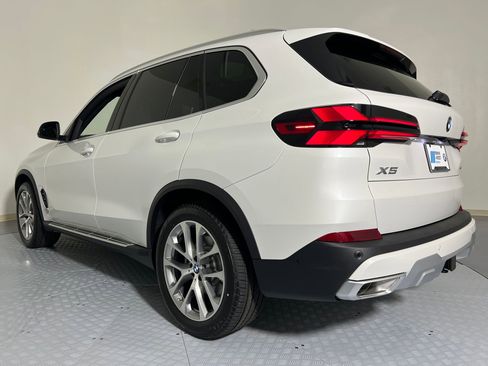 New 2026 BMW X5 xDrive40i w/ Executive Package image 3