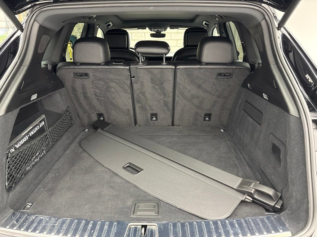 Certified 2024 Porsche Cayenne AWD/4WD image 22