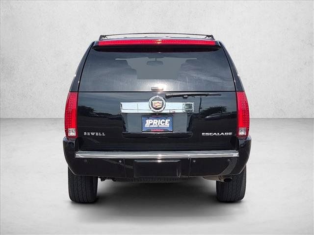 Used 2014 Cadillac Escalade Luxury RWD image 5