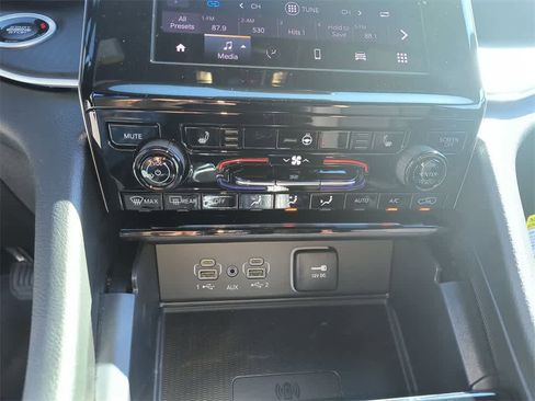 New 2025 Jeep Grand Cherokee Laredo X w/ Luxury Tech Group I image 18