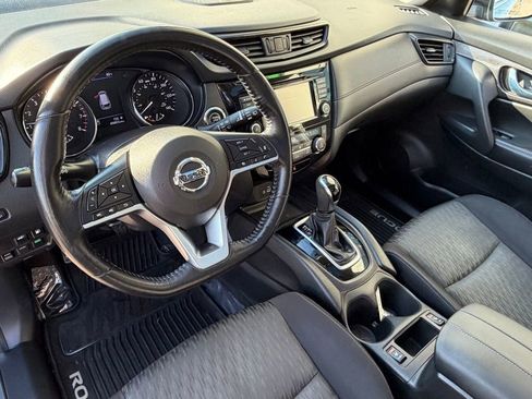 Used 2018 Nissan Rogue SV w/ Sun & Sound Touring Package image 9