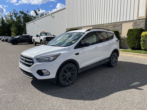Used 2018 Ford Escape SE w/ SE Sport Appearance Package AWD/4WD image 8
