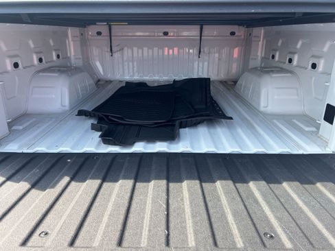 Used 2022 Chevrolet Silverado 1500 LT AWD/4WD image 25