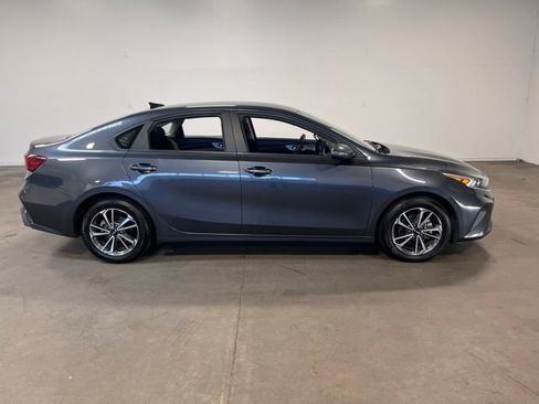 Used 2023 Kia Forte LXS w/ LXS Technology Package image 2