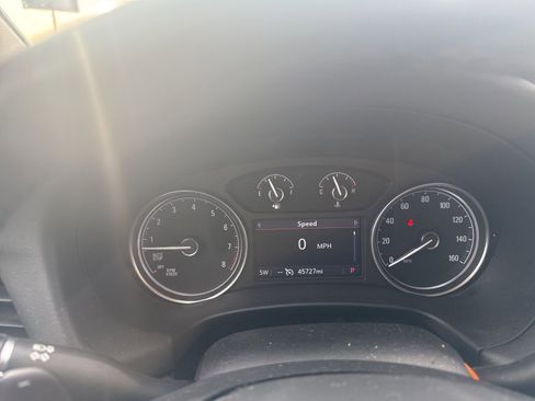 Used 2024 Buick Enclave Essence image 5