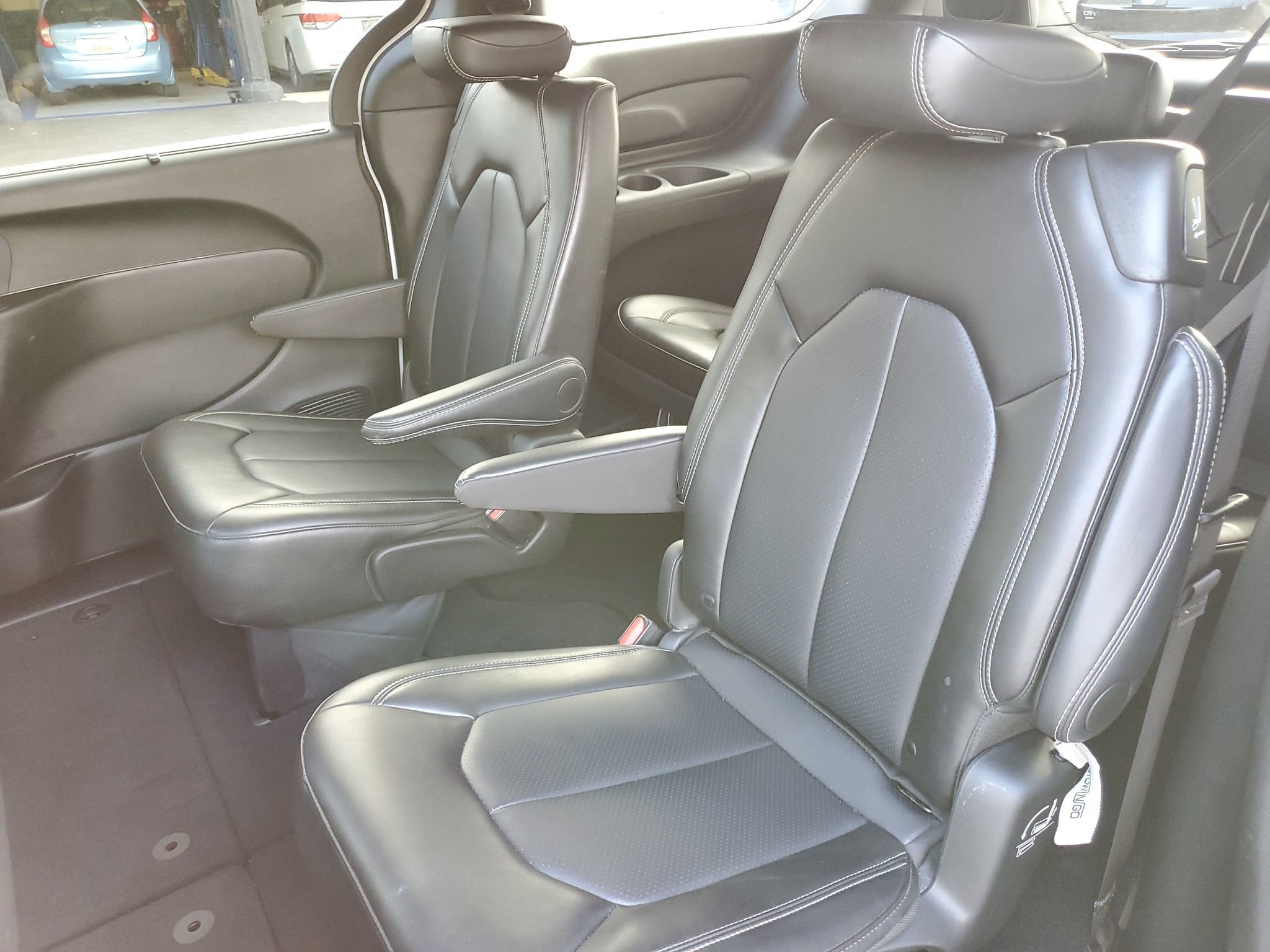 Used 2025 Chrysler Pacifica Select FWD image 28