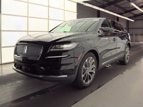 Used 2022 Lincoln Nautilus Reserve AWD/4WD image 2