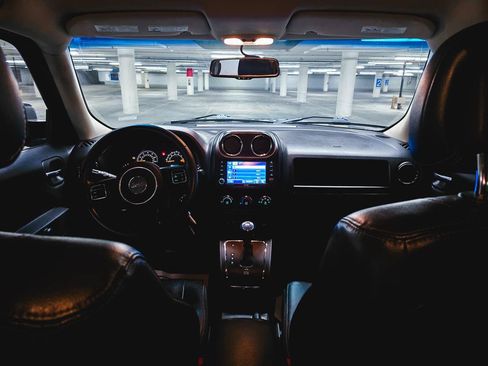 Used 2017 Jeep Patriot Sport FWD image 3