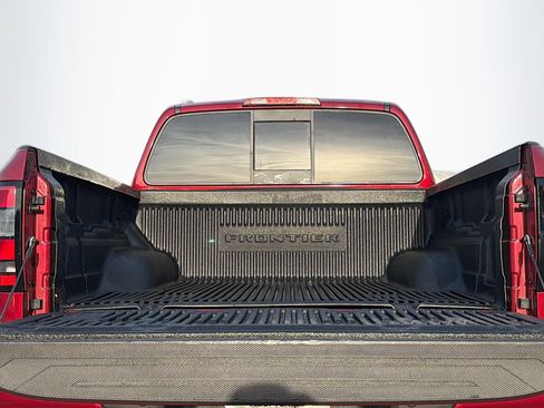 Used 2022 Nissan Frontier PRO-4X w/ Technology Package image 12