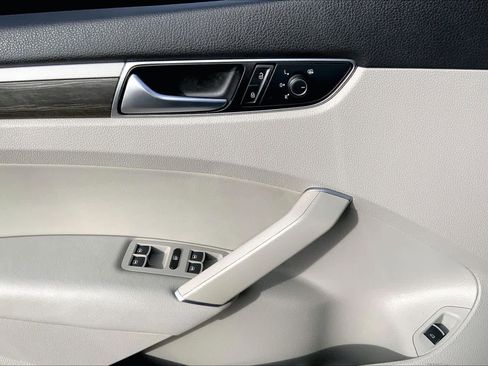 Used 2016 Volkswagen Passat 1.8T SE image 33