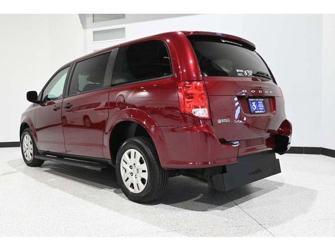 Used 2019 Dodge Grand Caravan SE FWD image 8