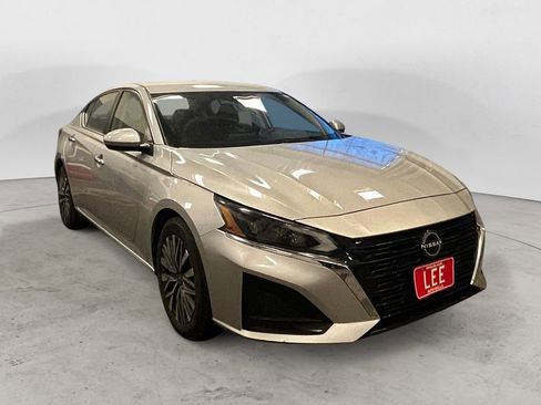 Used 2023 Nissan Altima 2.5 SV image 8