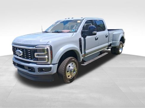 Used 2026 Ford F450 Platinum w/ FX4 Off-Road Package AWD/4WD image 2