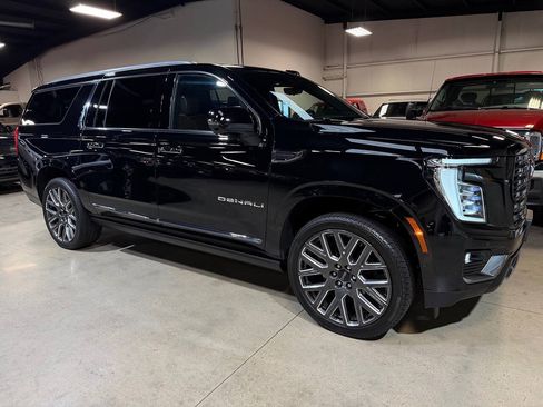 Used 2026 GMC Yukon XL Denali Ultimate AWD/4WD image 1