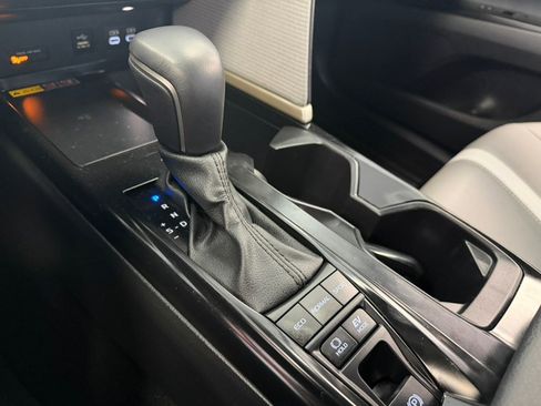 Used 2025 Toyota Camry SE image 40