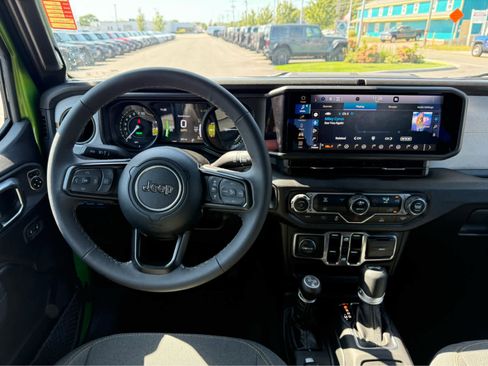 Used 2025 Jeep Wrangler Sport S image 16