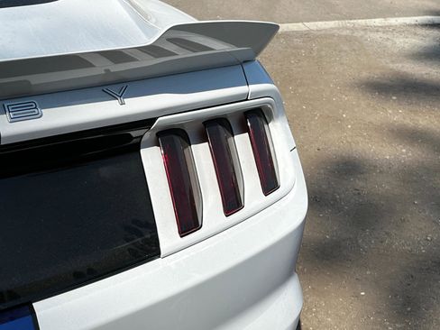 Used 2016 Ford Mustang Shelby GT350 w/ Technology Package image 15