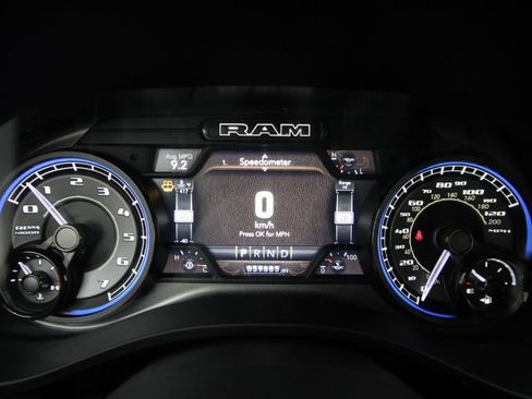 Used 2022 RAM 1500 Limited w/ Body-Colour Bumper Group AWD/4WD image 17