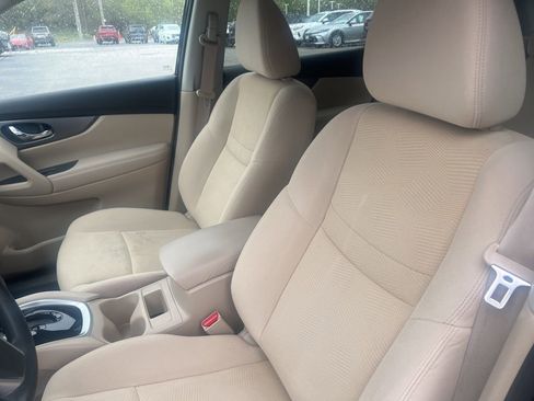 Used 2016 Nissan Rogue S w/ Appearance Package FWD image 4
