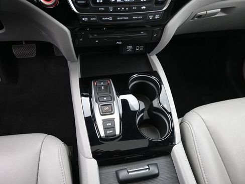 Used 2021 Honda Pilot Touring image 32